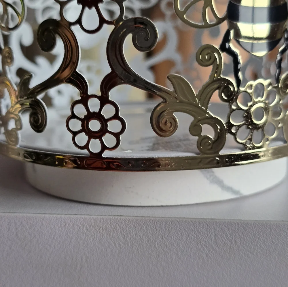 Elegant Bee 3 Wick candle holder by Bath & Body Works - Picture 5 of 7